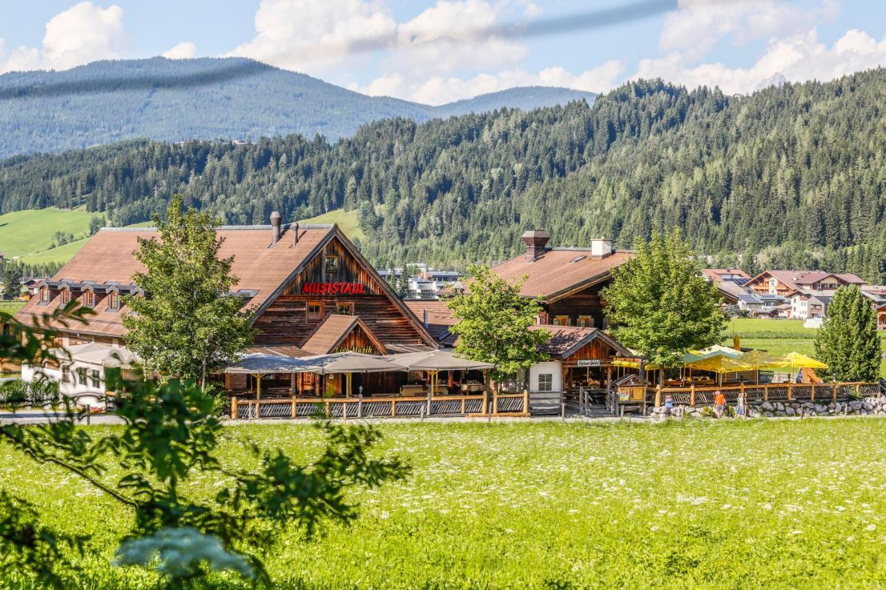 Alpenchalets Flachauer Gutshof Bagian luar foto