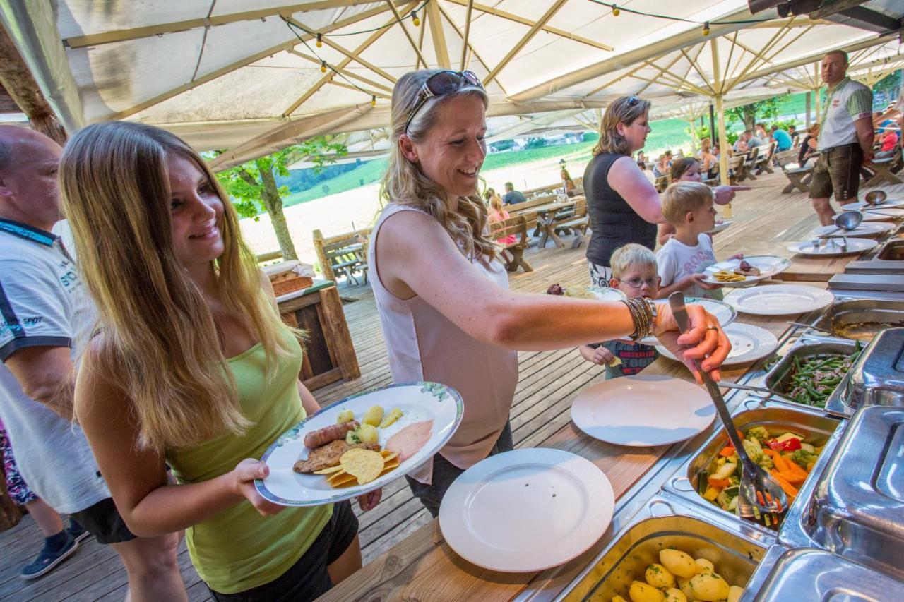 Alpenchalets Flachauer Gutshof Bagian luar foto